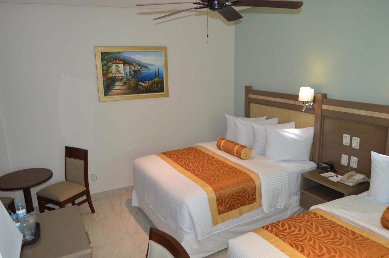 Hotel Villa Magna Poza Rica Buitenkant foto