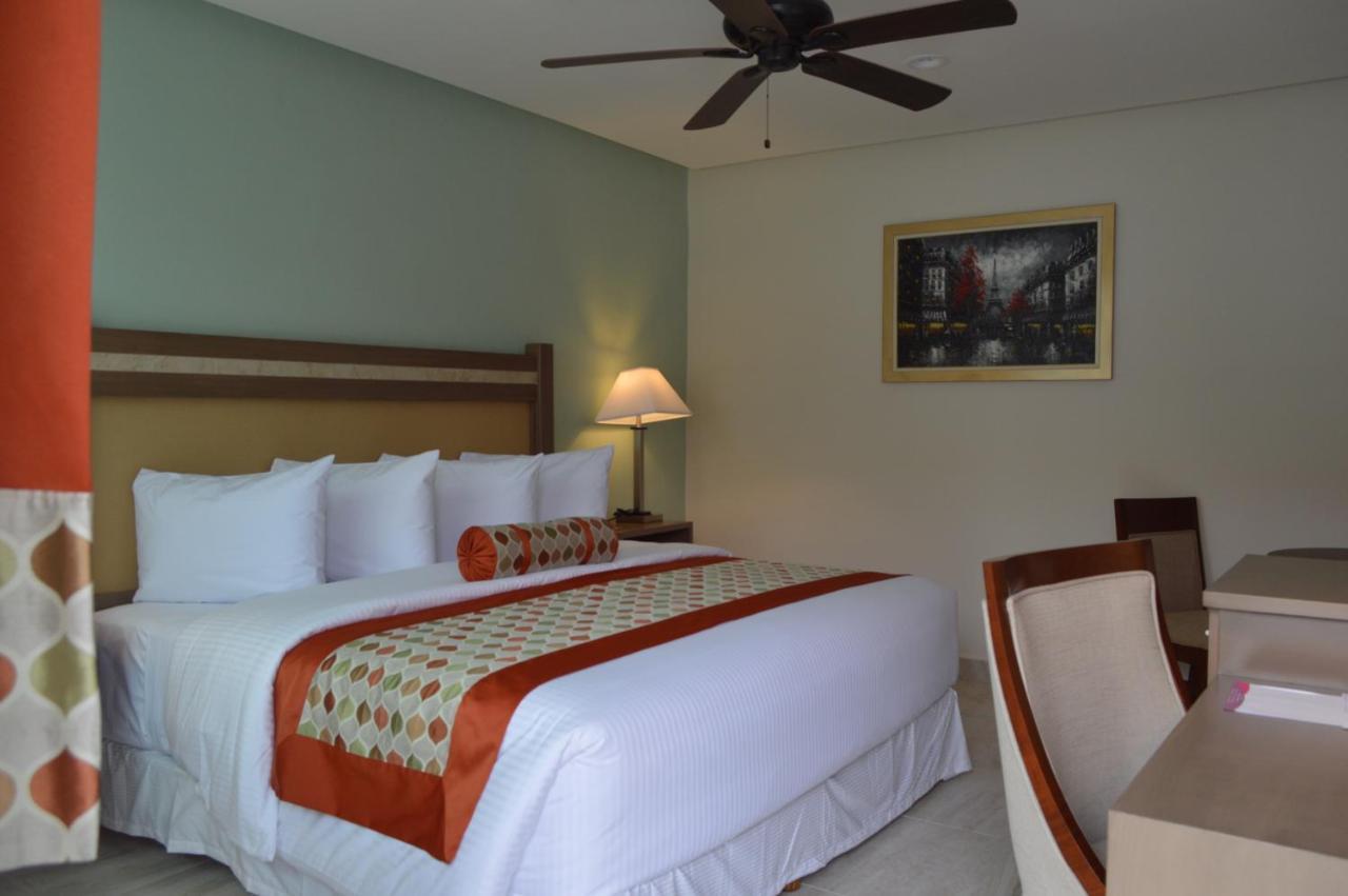 Hotel Villa Magna Poza Rica Buitenkant foto